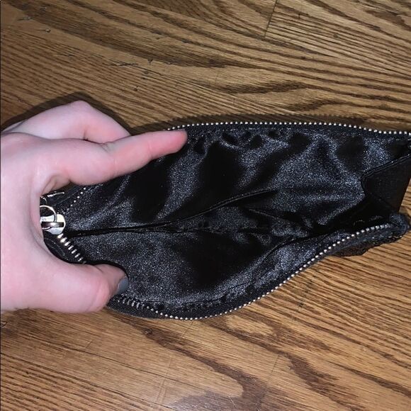NEVER USED Victoria’s Secret Sequin Clutch - Picture 3 of 3